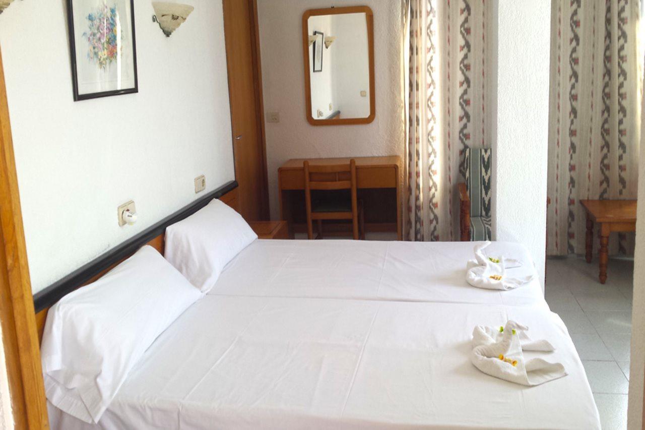 Hostal Port Corona Cala Ratjada  Buitenkant foto