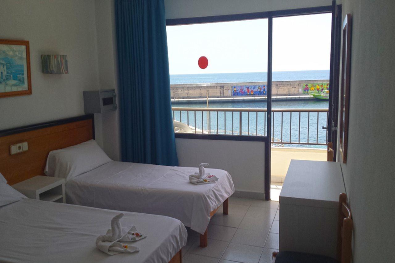 Hostal Port Corona Cala Ratjada  Buitenkant foto