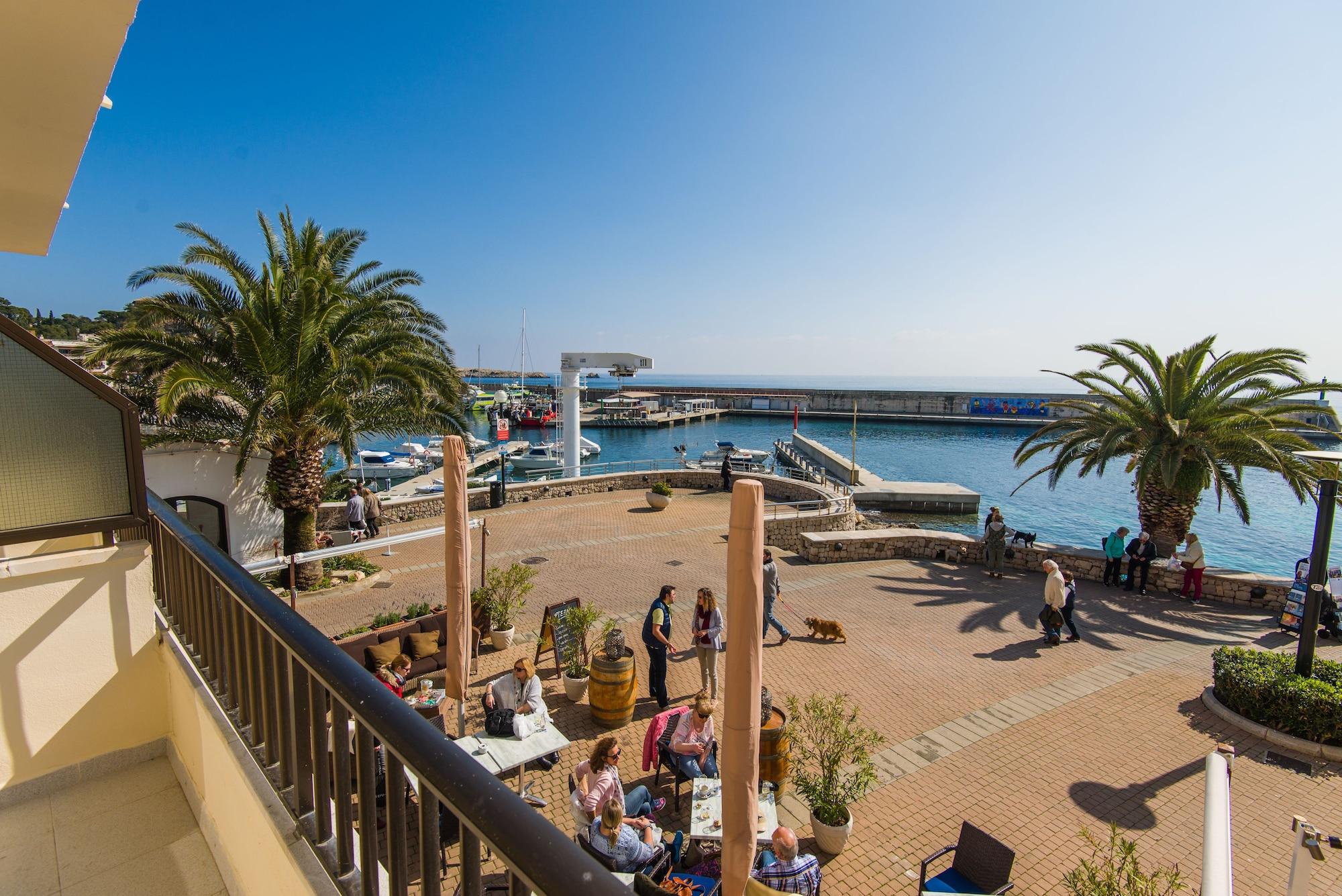 Hostal Port Corona Cala Ratjada  Buitenkant foto