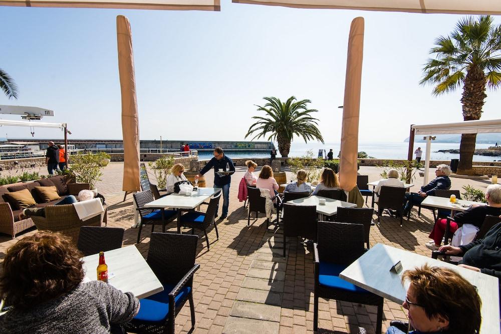 Hostal Port Corona Cala Ratjada  Buitenkant foto