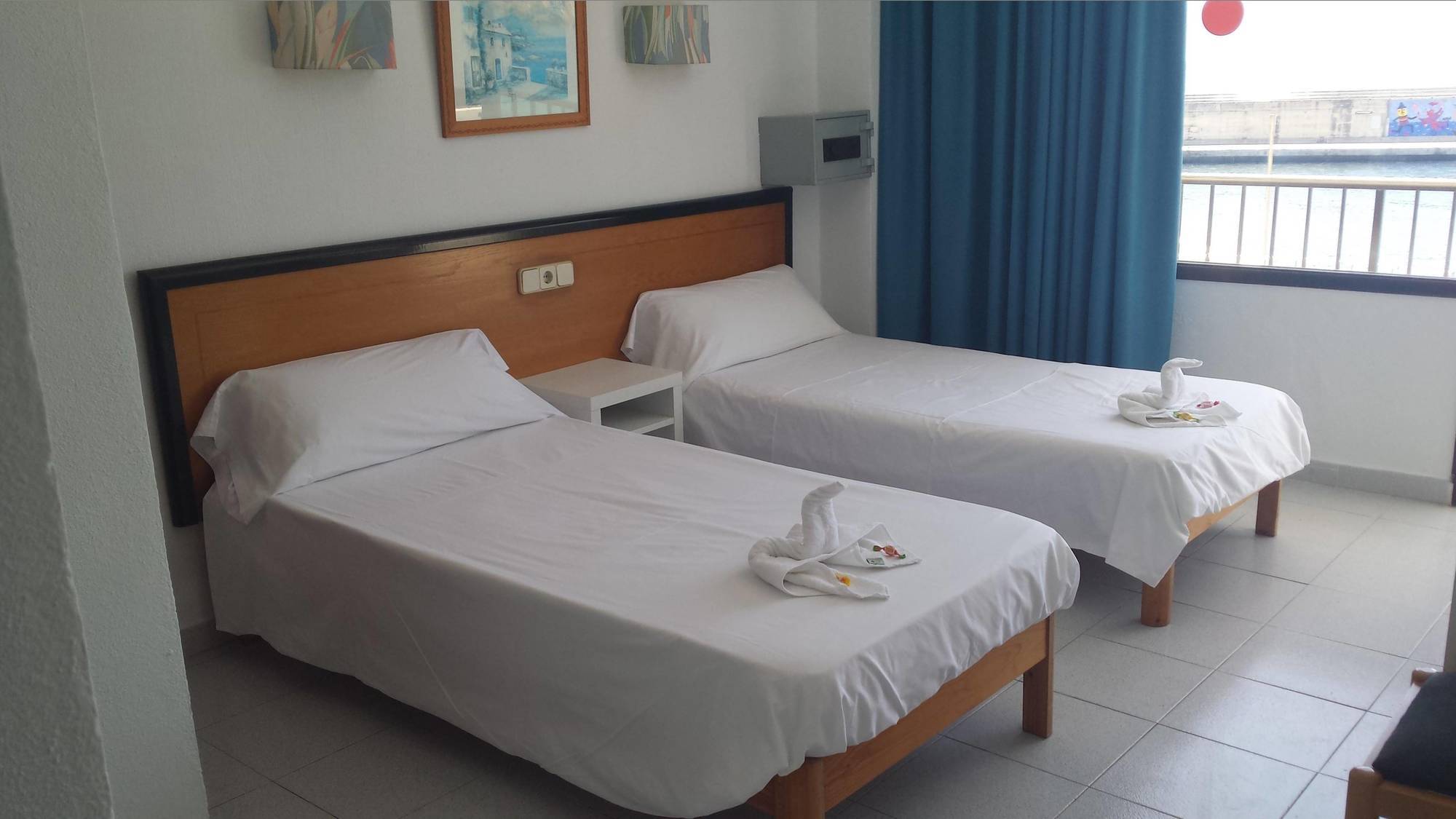 Hostal Port Corona Cala Ratjada  Buitenkant foto